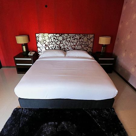 Hotel Millionday Майладутурай Екстериор снимка