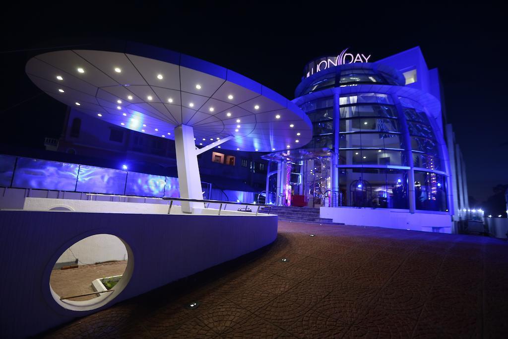 Hotel Millionday Майладутурай Екстериор снимка