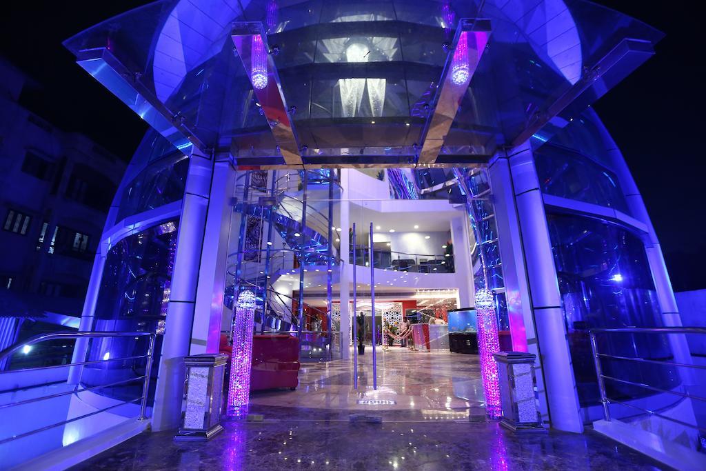 Hotel Millionday Майладутурай Екстериор снимка