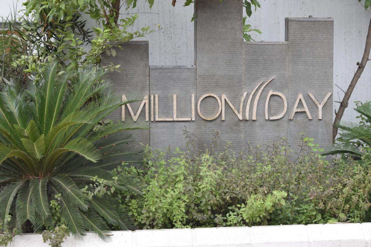 Hotel Millionday Майладутурай Екстериор снимка