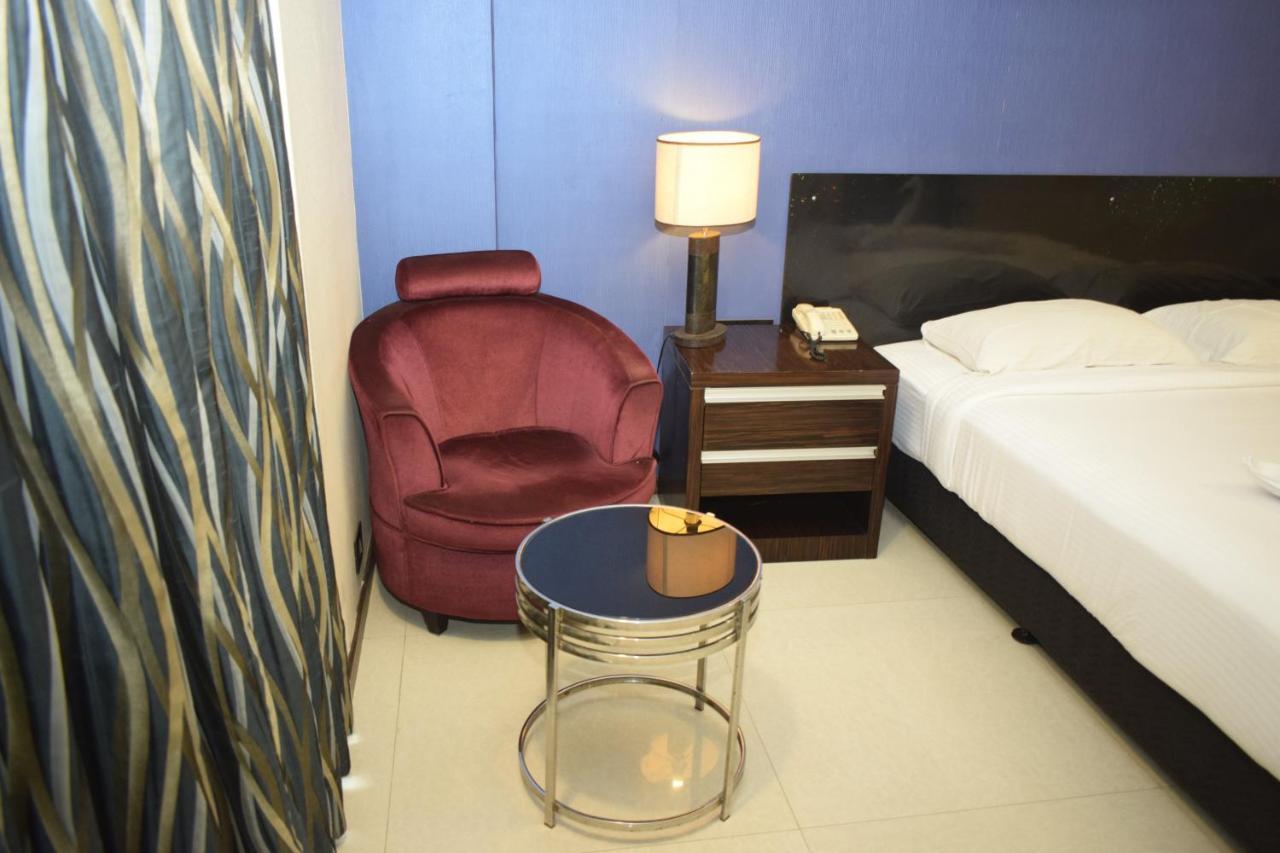 Hotel Millionday Майладутурай Екстериор снимка